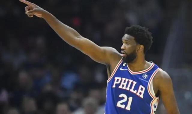 新球体育-遭魔术21分逆转结束7连胜 76人顽疾不除难言争冠