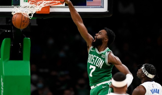 新球体育-解说：从得分手到球队领袖 杰伦·布朗还需学习 得串联好球队